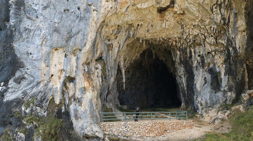 the wonders of Yarrangobilly Caves